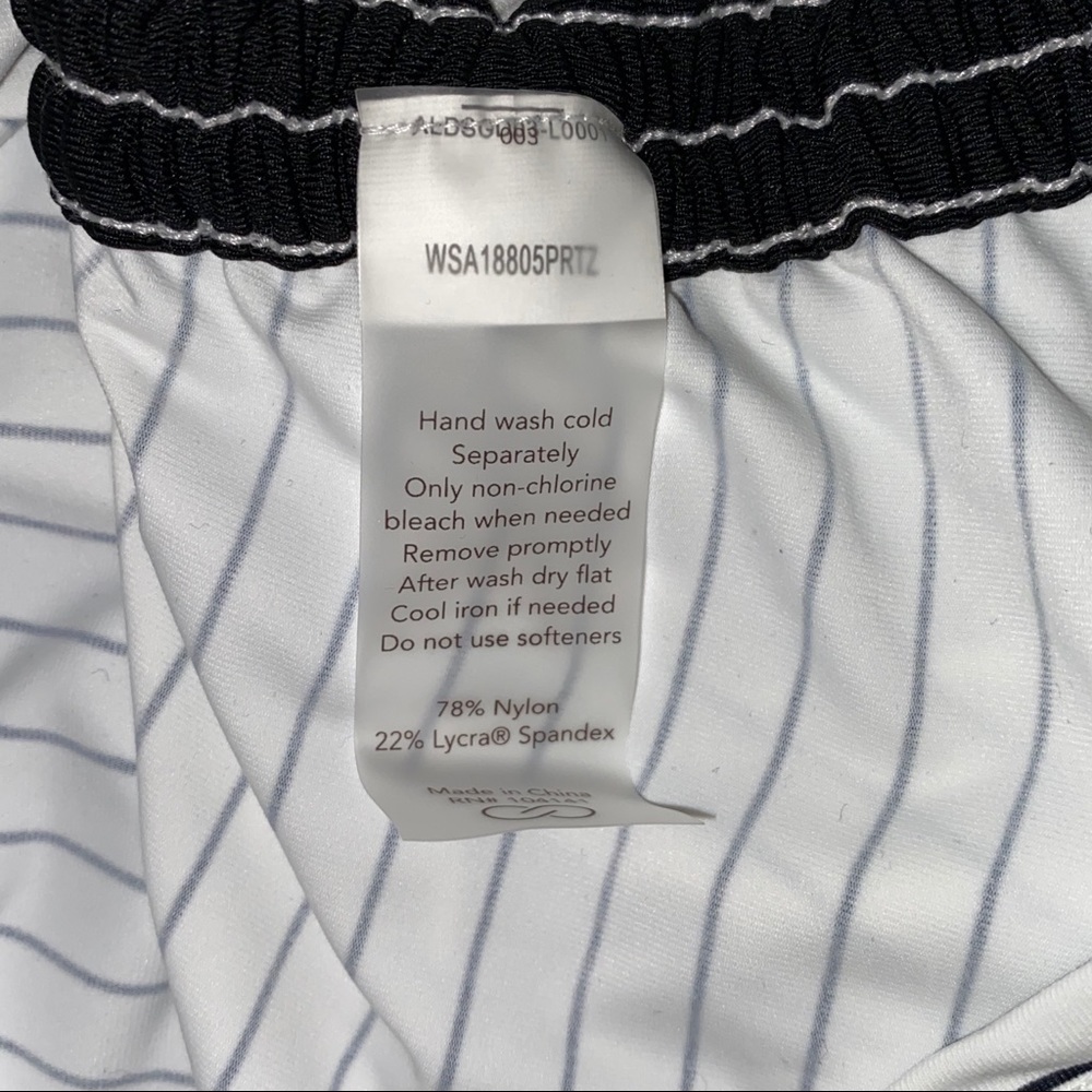 🚫SOLD🚫 CALIA by Carrie Underwood Rash Guard - Picture 11 of 11